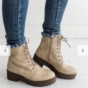 Dirty Laundry Mazzy Lace-Up Boot in Beige Color. Size 8